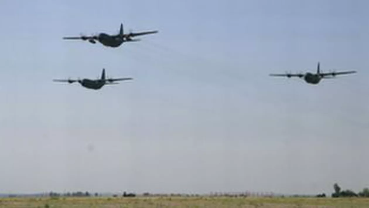 Aeronava militară a MapN a evacuat 56 de români și străini din Libia, aterizând dimineață la București