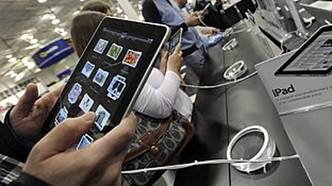 Tabletele iPad 2 în România: Cererile sunt multe, bătălia e incredibilă