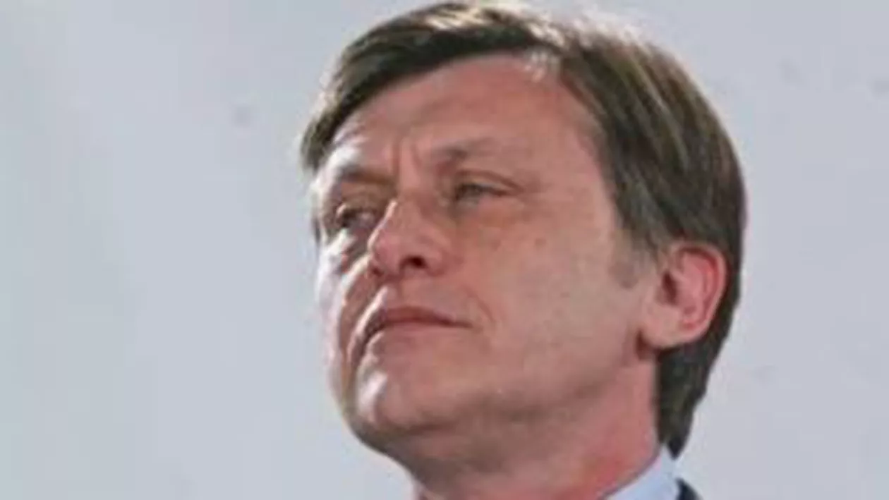 Antonescu, despre Boc: Un tânăr activ, harnic și dotat din guriță la Organizația Studenților Comuniști