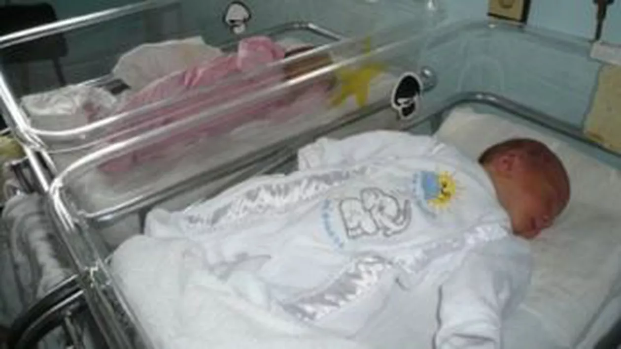 Deva: O fată a născut la doar 12 ani. Tatăl, cercetat de Poliţie