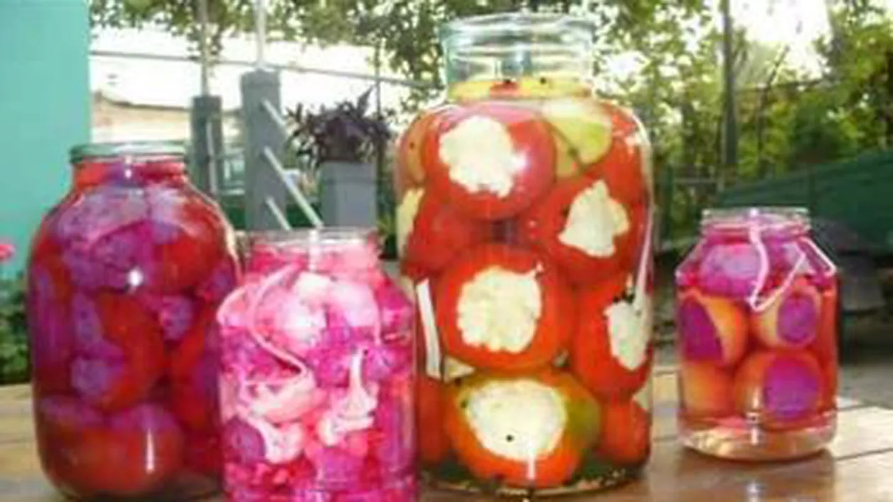 Poliția Vrancea scoate la licitație 600 de kilograme de murături