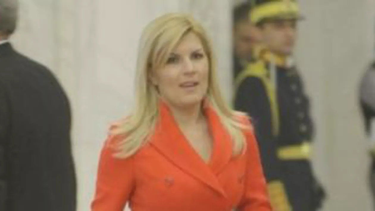 Despre misoginism: "Trei bărbaţi se luptă cu mine, apără Bucureştiul de Elena Udrea"