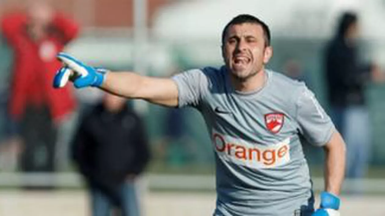 Fost portar al lui Dinamo, dus cu mandat la audieri într-un caz de furturi de mașini de lux. Mărgăritescu adus cu mascații