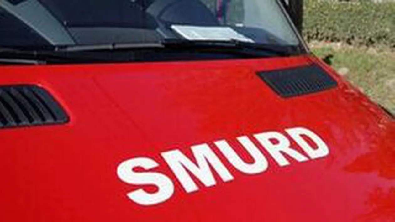 Suceava: Incendiu la un bloc de locuinţe, mai multe persoane intoxicate cu fum