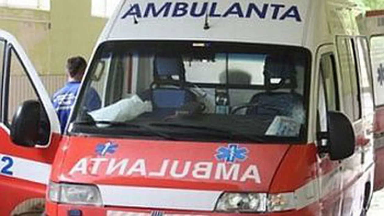 Vaslui: Un bătrân de 91 de ani, lovit de o mașină în timp ce stătea pe o bancă