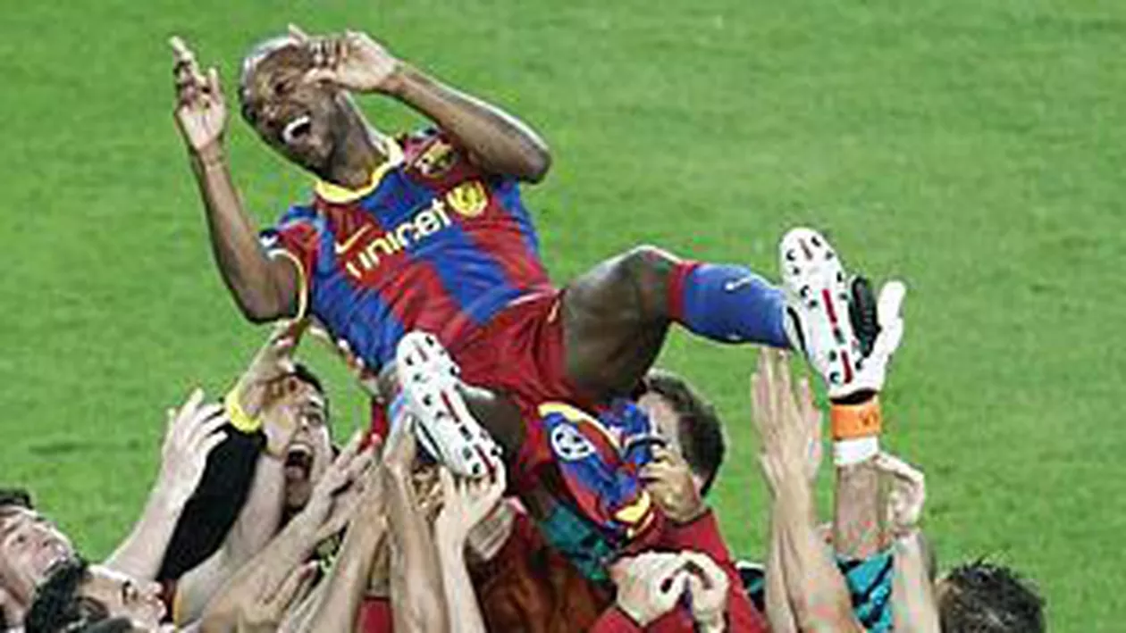 Eric Abidal, aplaudat de 95.000 de specatori după ce a învins tumoarea la ficat