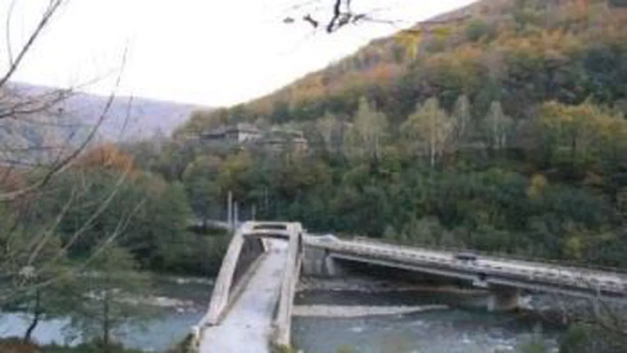 Doi muncitori, răniți după o explozie la construcția unei hidrocentrale din Defileul Jiului