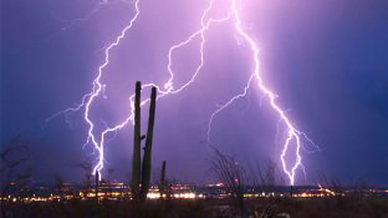 Petroşani: O femeie a murit, iar alta a fost grav rănită după ce au fost lovite de trăsnet