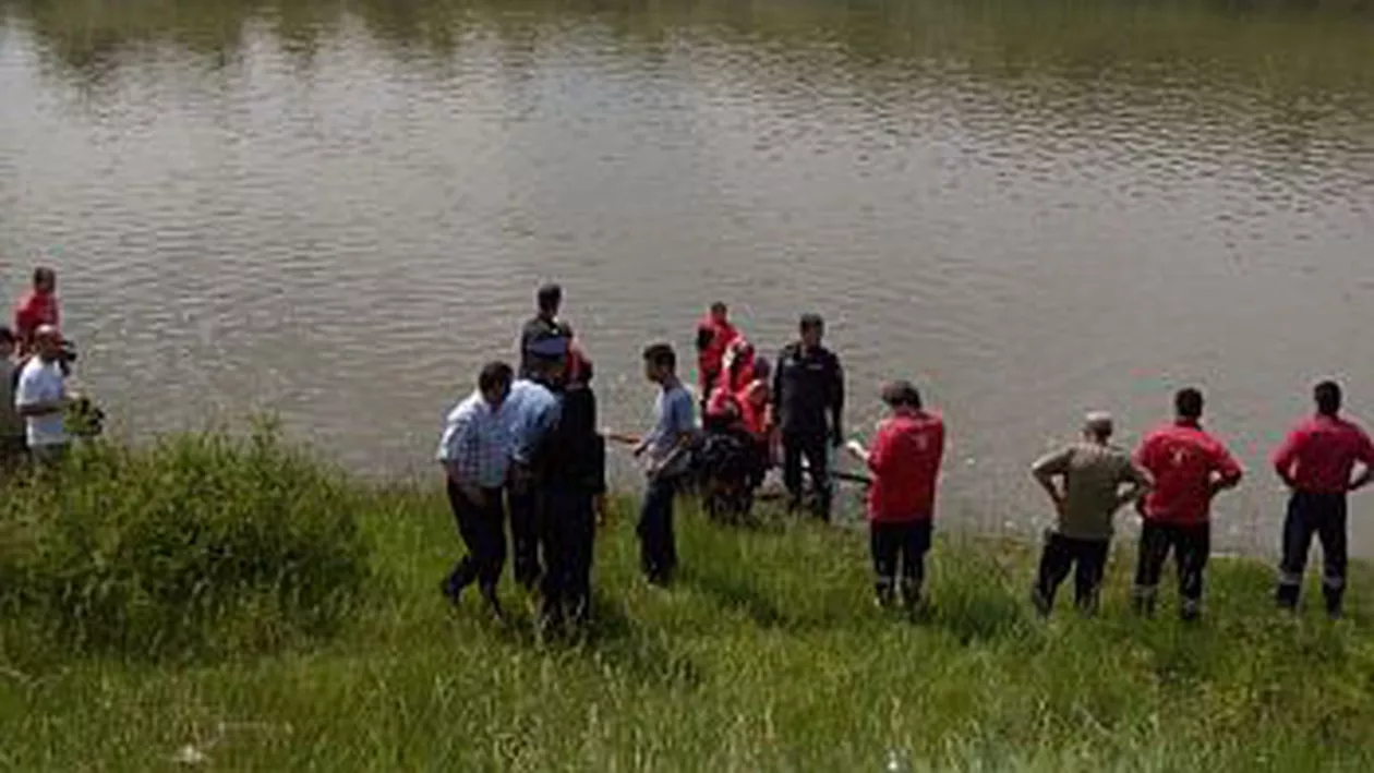 Târgu-Jiu: Un elev s-a sinucis aruncându-se în Jiu cu un ghiozdan plin cu pietre de gât