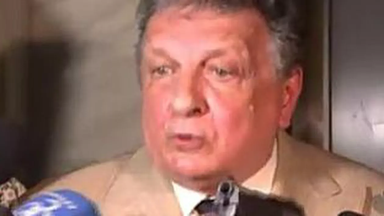 Constantin Duţu, de la CNA, dat afară din şedinţa Comisiilor de cultură, după ce a scos un pistol