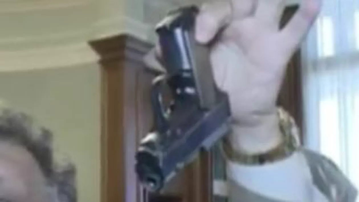 "Pistolarul" Constantin Duțu, audiat la Poliție: PDL îmi vânează postul. Polițiștii au râs