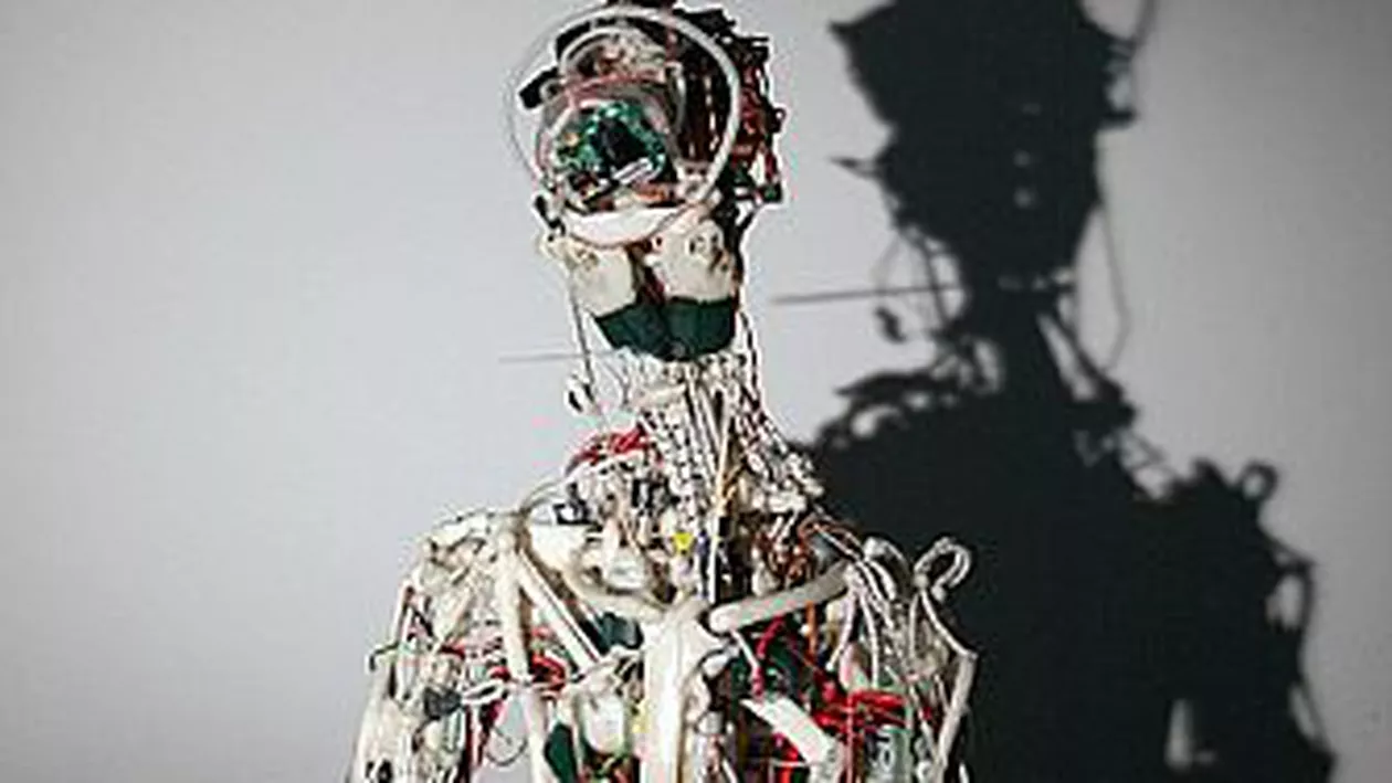 Ecci, robotul cu mușchi, tendoane și capacitatea de a-și corecta singur greșelile (VIDEO)