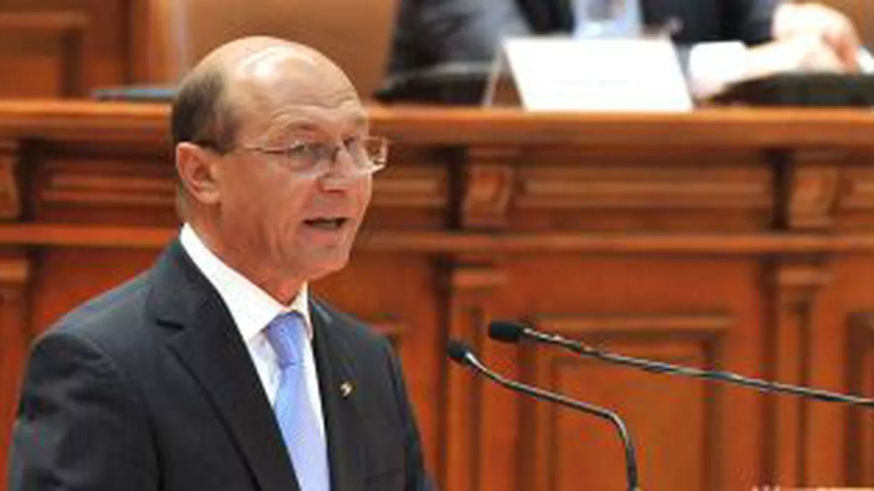 Traian Băsescu, în Parlament: Aşa cum e scrisă Constituţia, nu e posibilă coabitarea. România trebuie lăsată să respire