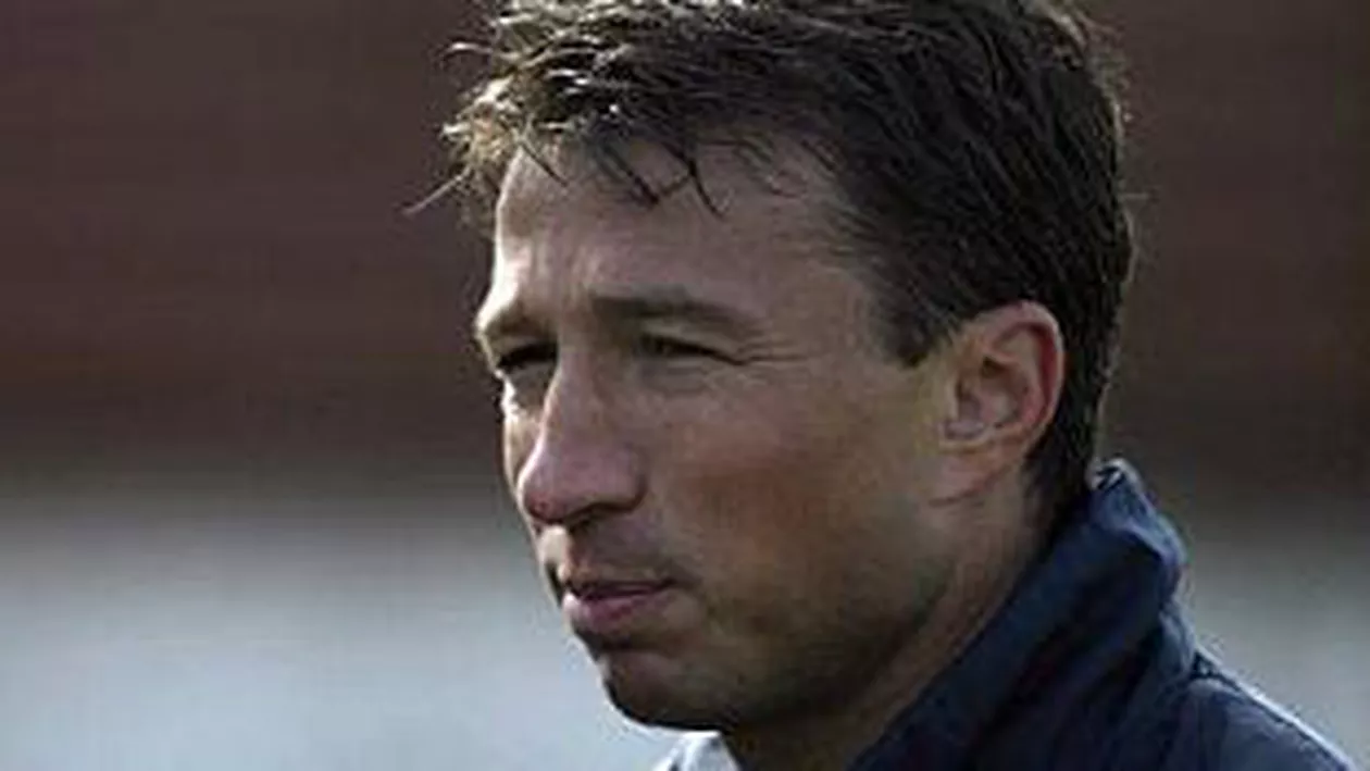 Dan Petrescu se gândeşte să se despartă de elevii săi: După vacanţă voi lua o decizie