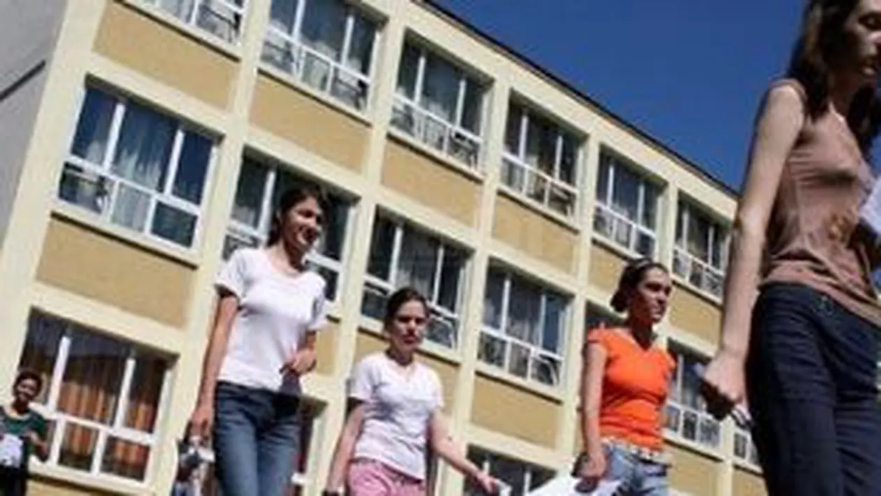 Aproape toți elevii unui liceu din Hunedoara, eliminați din Bacalaureat pentru copiat