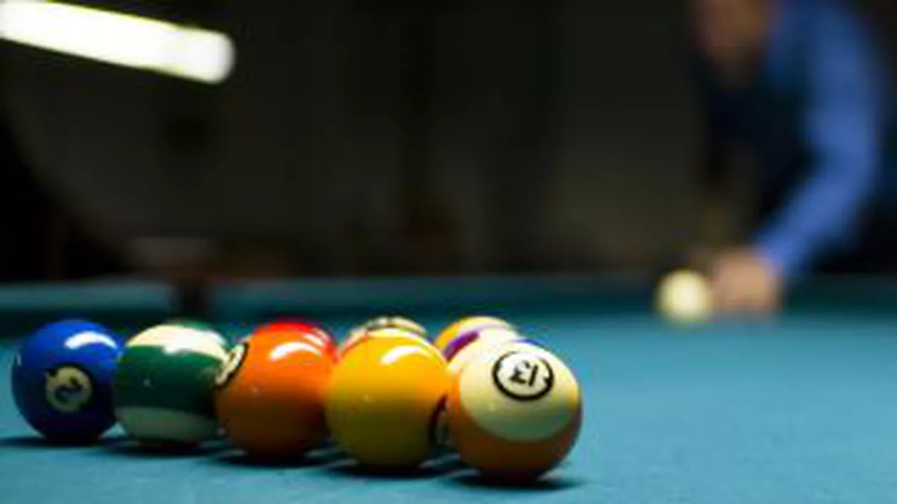 Prea mult efect strică: Vezi cum poți rata o lovitură sigură la biliard! (VIDEO)