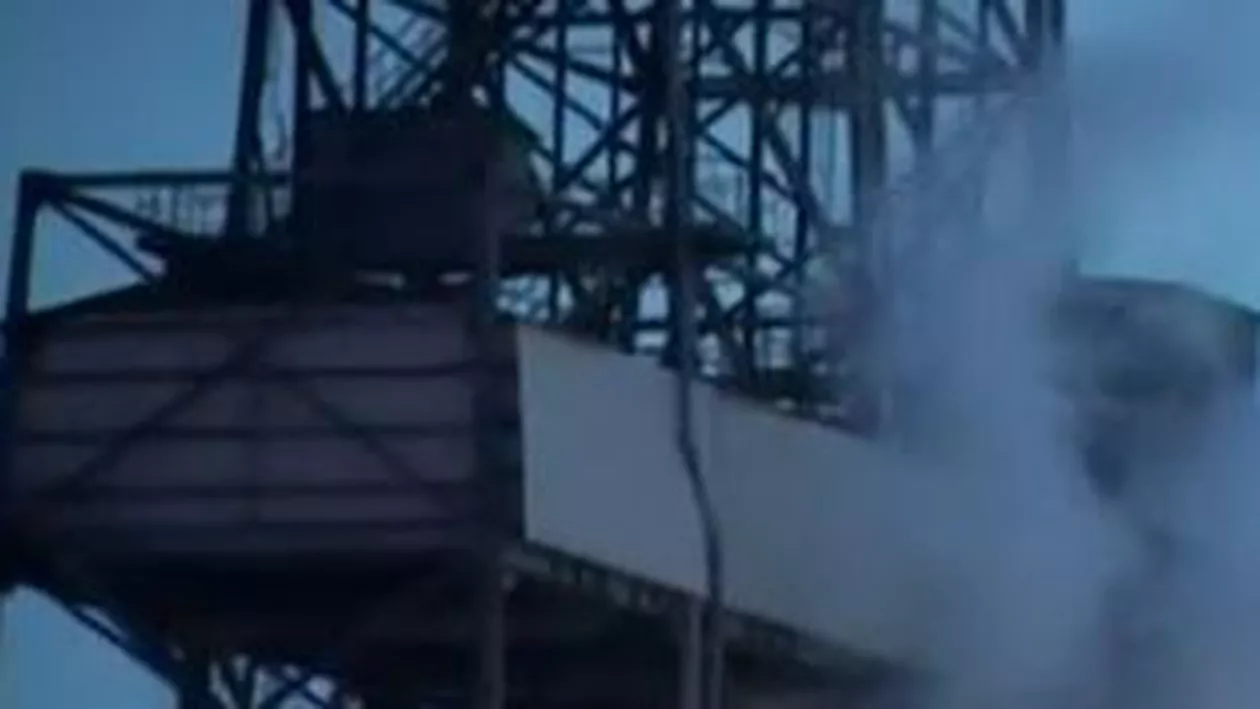 Alertă la o rafinărie din Ploiești: Un incendiu a izbucnit la instalația de cocsare