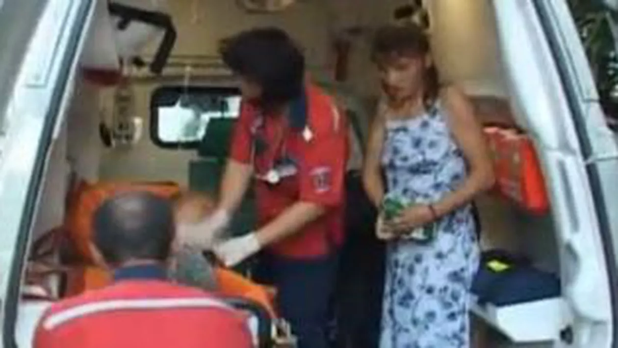 O fetiță de 11 ani a ajuns la spital în comă alcoolică, după ce a băut o sticlă întreagă de țuică