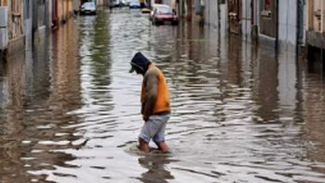 Ploile abundente din Harghita au inundat 45 de case şi 250 de gospodării