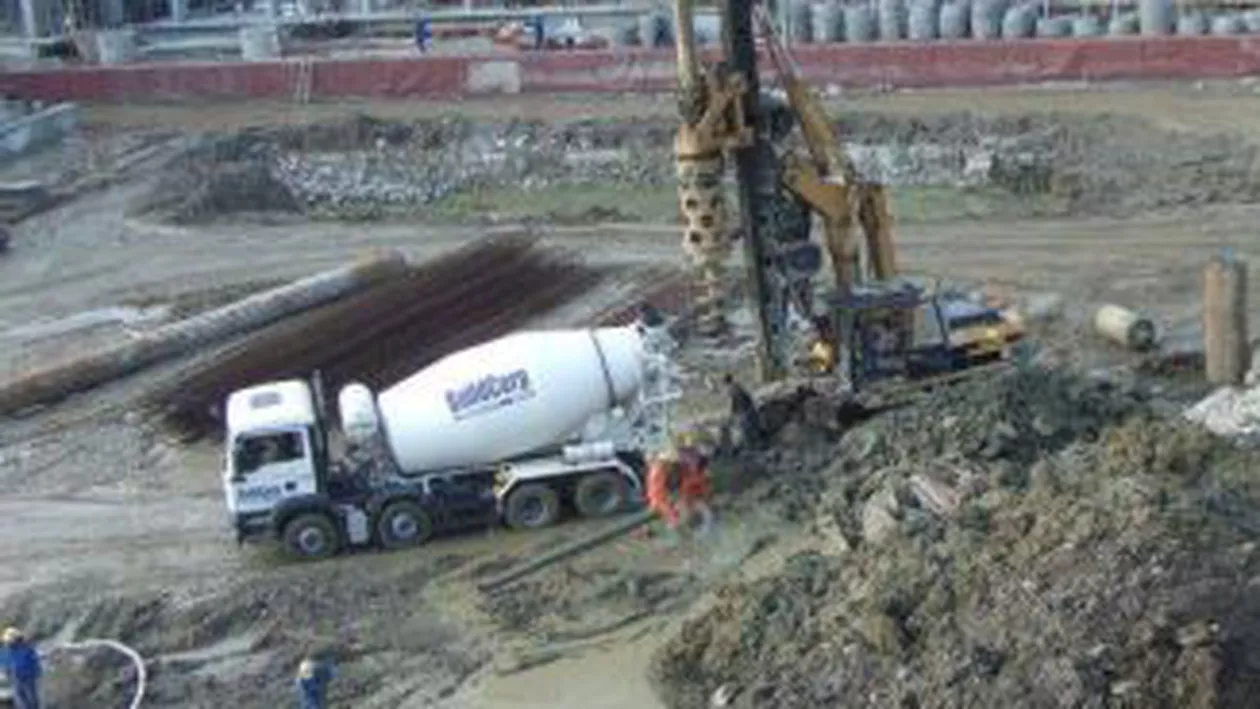 Proteste pe un șantier din Iași: Peste 50 de muncitori chinezi cer salarii mai mari