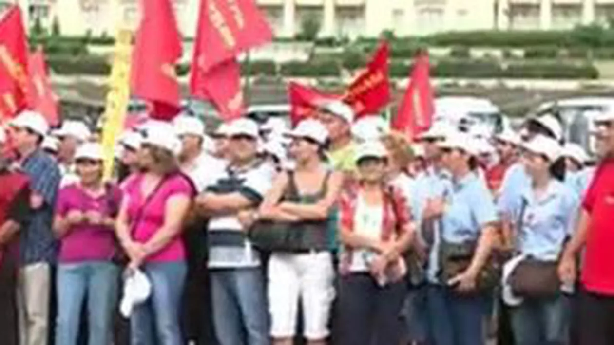 Protest al angajaţilor Poştei Române, în faţa Ministerului Comunicațiilor