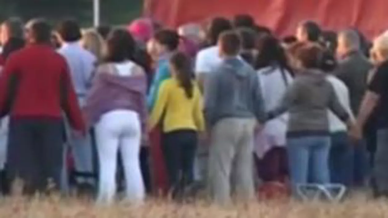 A început tabăra spirituală MISA: Membrii grupării au format prima spirală din această vară