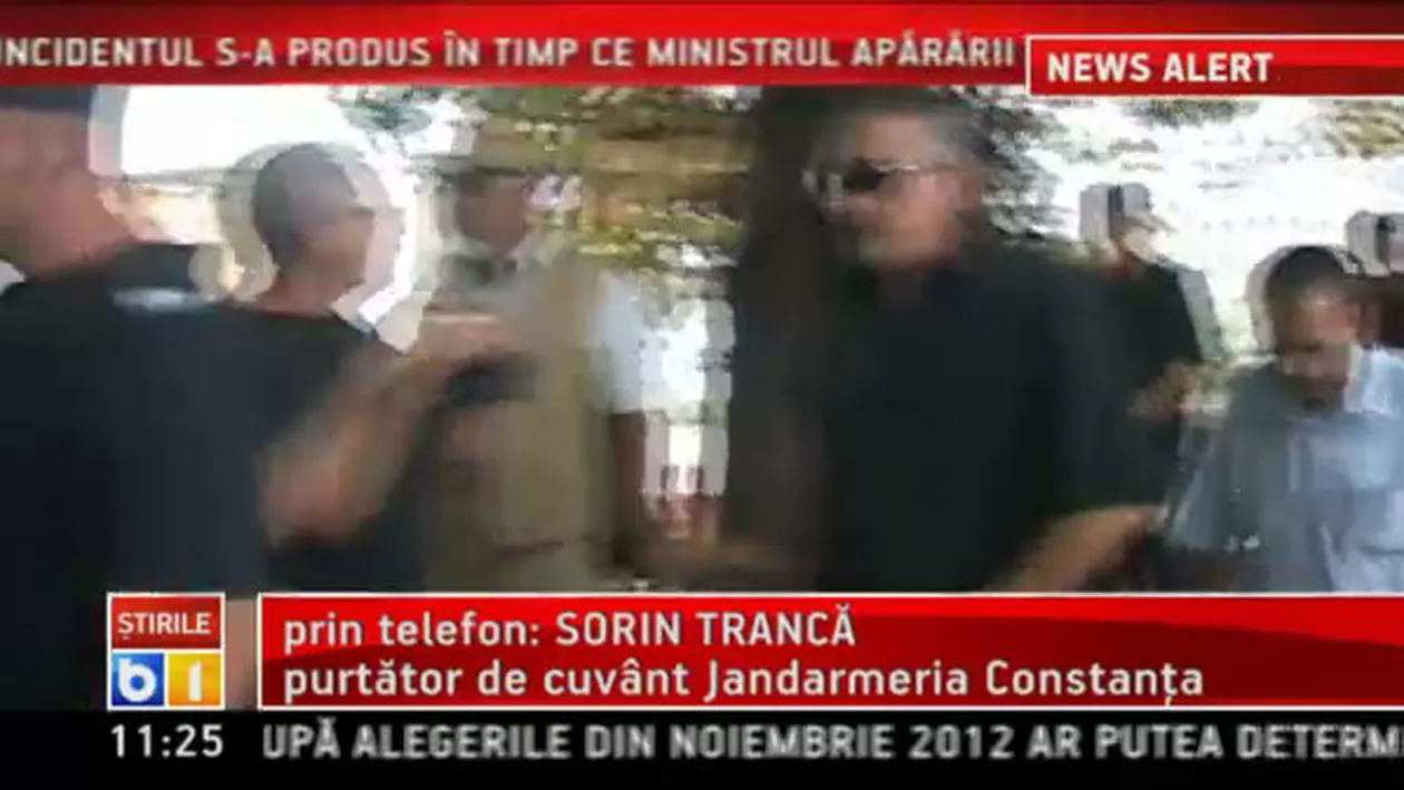 Un câine pug iubește să sară cu parașuta: A sărit de 64 de ori și nu se oprește aici! (VIDEO)