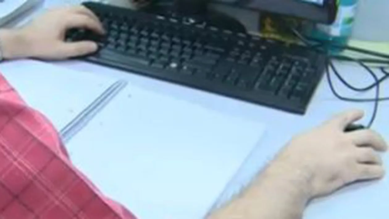 Arad: Hackerul care a spart conturile de e-mail ale angajaților unui trust media a fost reținut