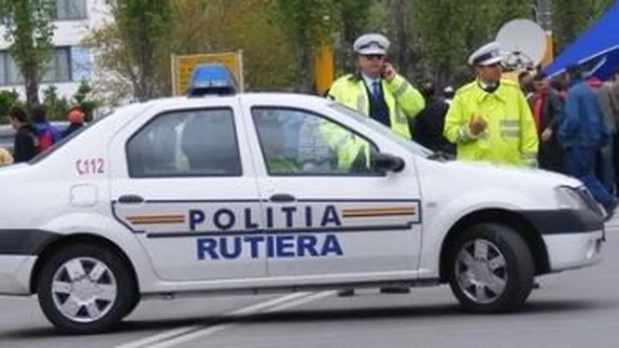 Vaslui: Cinci persoane au fost rănite după ce un microbuz s-a ciocnit cu o mașină