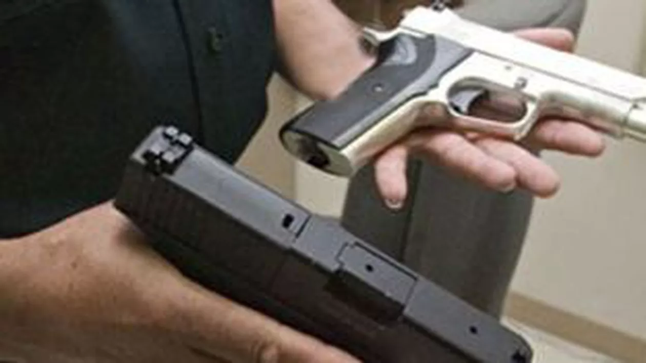 Un tânăr din Sibiu a fost împușcat în picior cu un pistol cu bile, în urma unei altercații