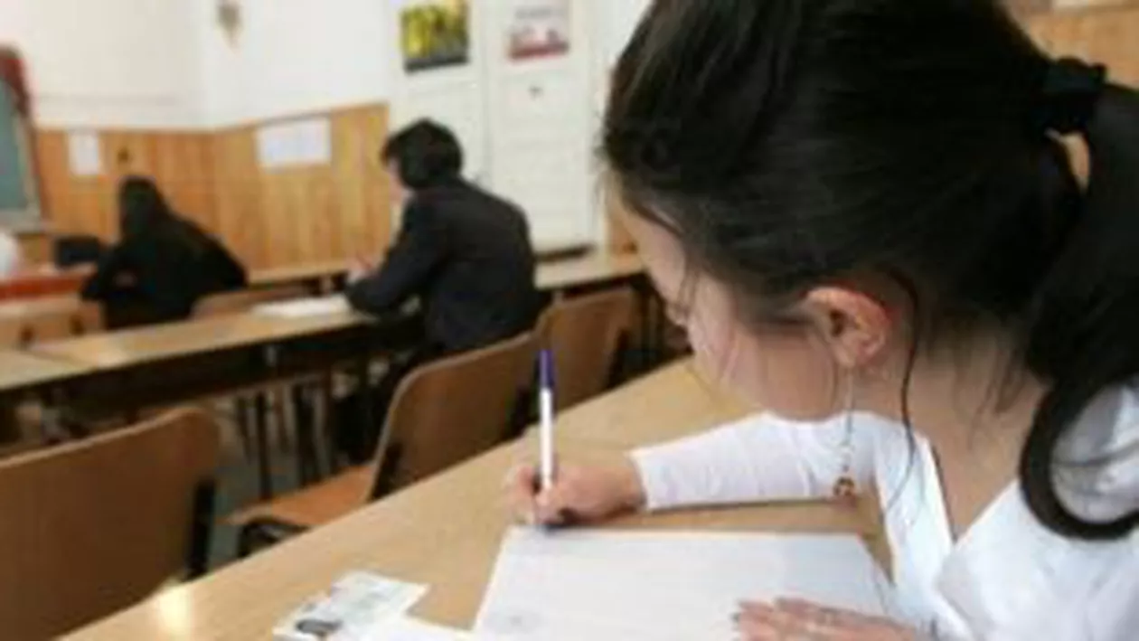 Sesiunea de toamnă Bac 2011: Peste 60.000 de elevi au susținut proba scrisă la alegere a profilului