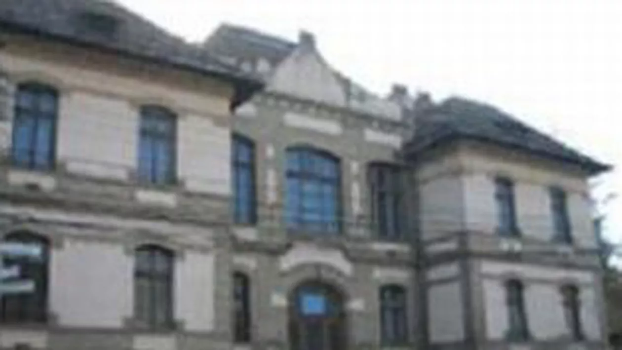 O tânără s-a aruncat de pe acoperișul Clinicii de Psihiatrie din Cluj