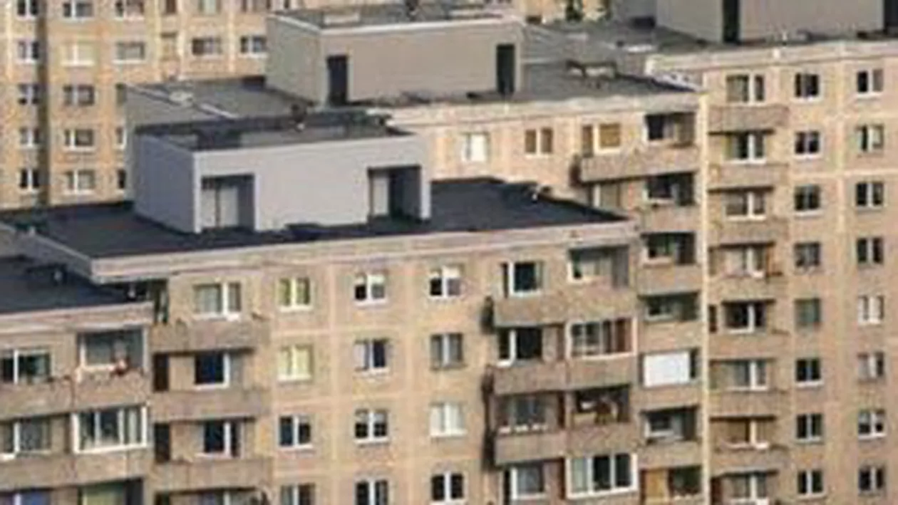 Baia Mare: O bătrână de 72 de ani a murit după ce a căzut în gol de la etajul șase