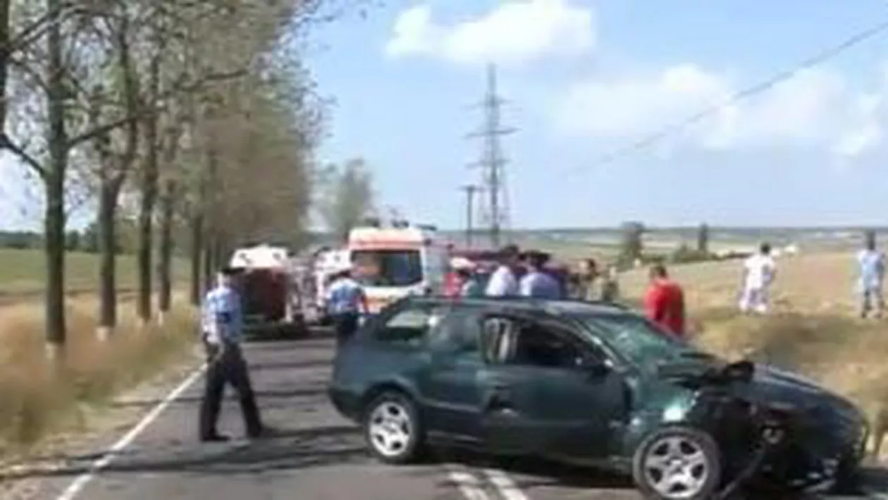 Tulcea: Cinci persoane, dintre care un copil de câteva luni, rănite într-un accident rutier