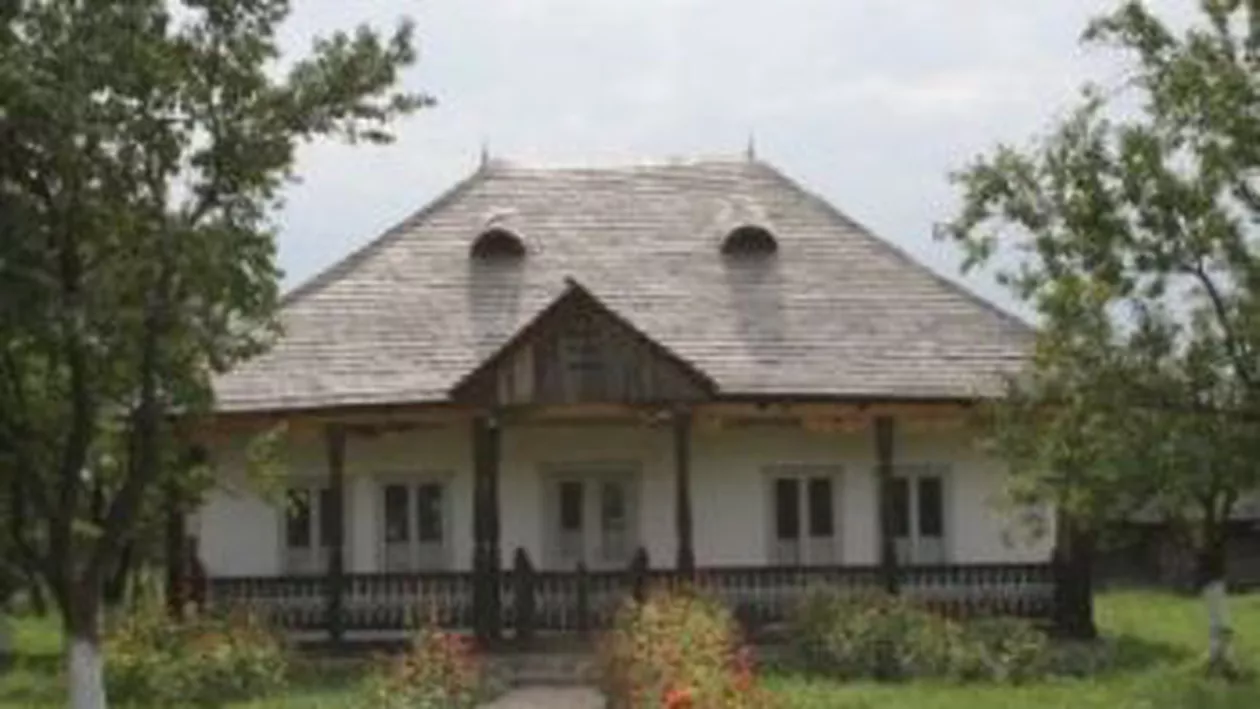 Argeș: Un incendiu a izbucnit la Muzeul Golești. Pompierii au intervenit la fața locului