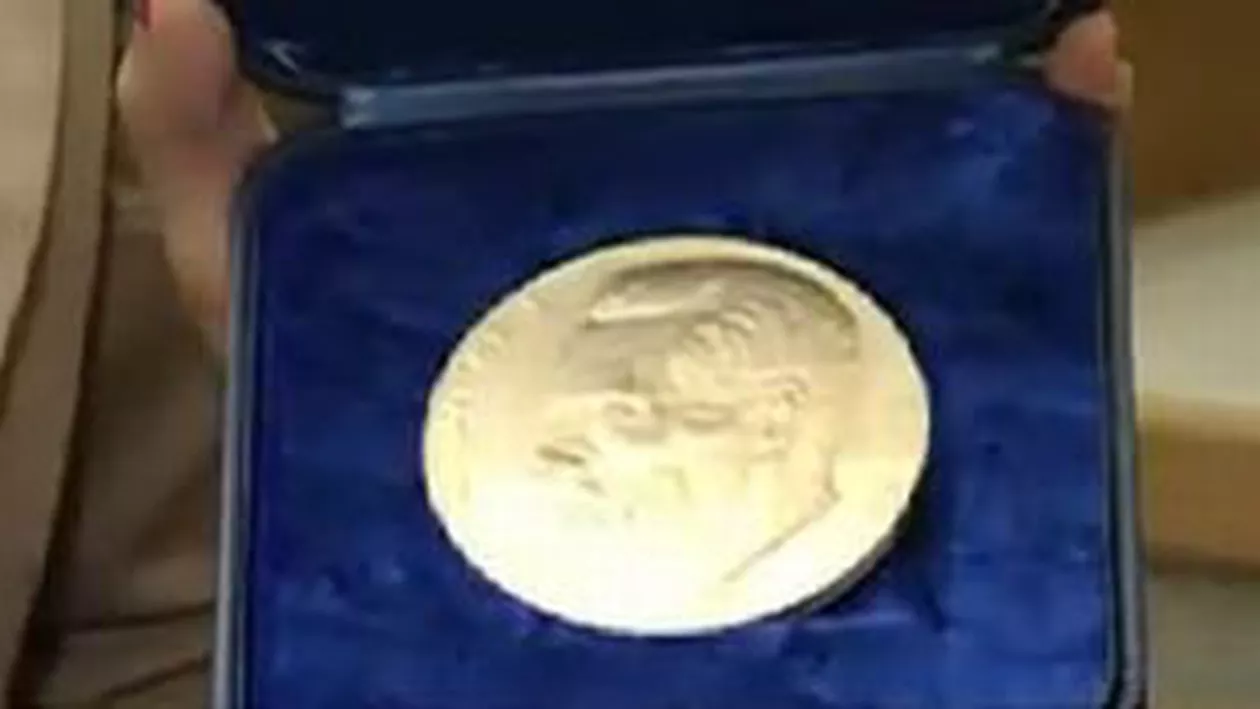 Regele Mihai I a primit din partea BNR o monedă cu chipul său