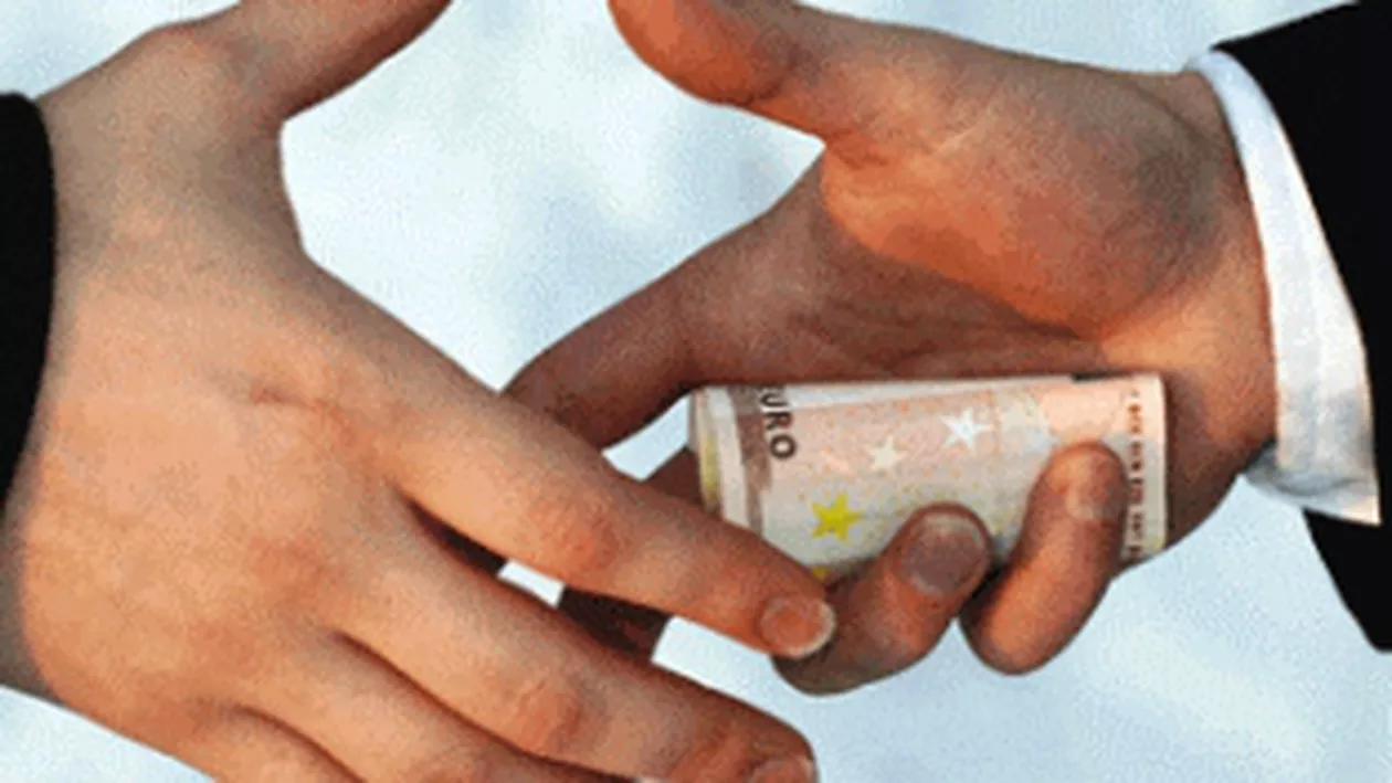 Primarul comunei Frăsinet, reținut pentru luare de mită