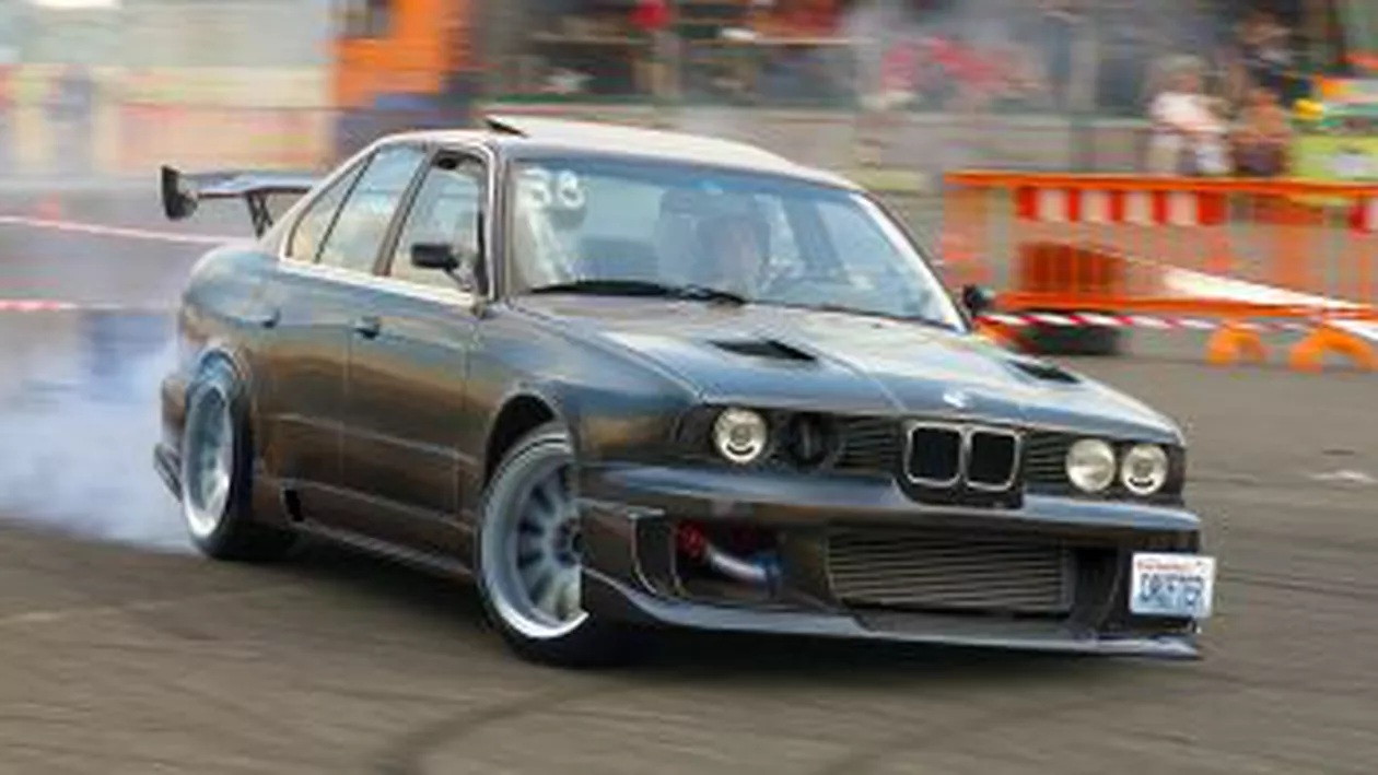 Bucureștiul găzduiește cea mai mare competiție motorsport din Europa, Drift Grand Prix (VIDEO)