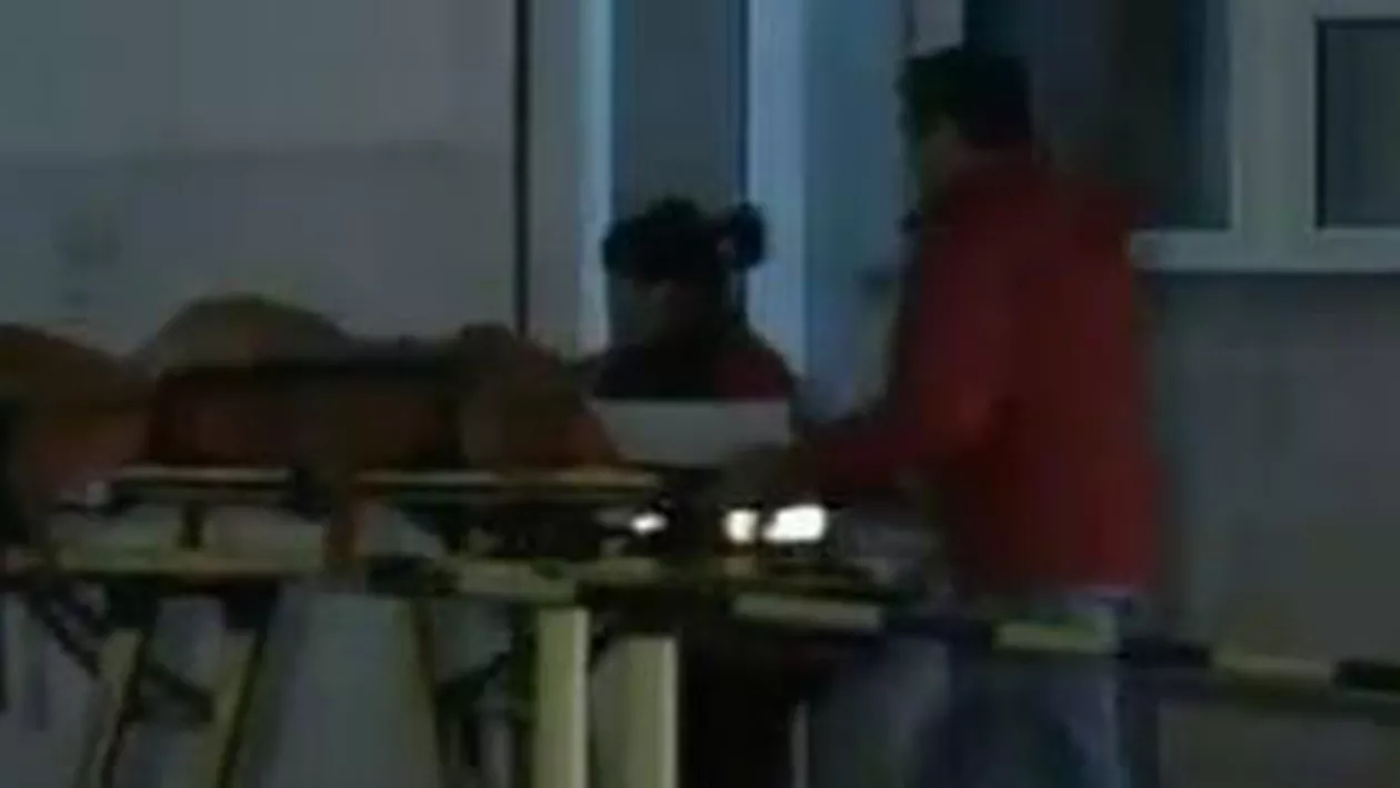 Bacău: Un copil de 8 ani, în comă la spital după ce a băut țuică cu tatăl său