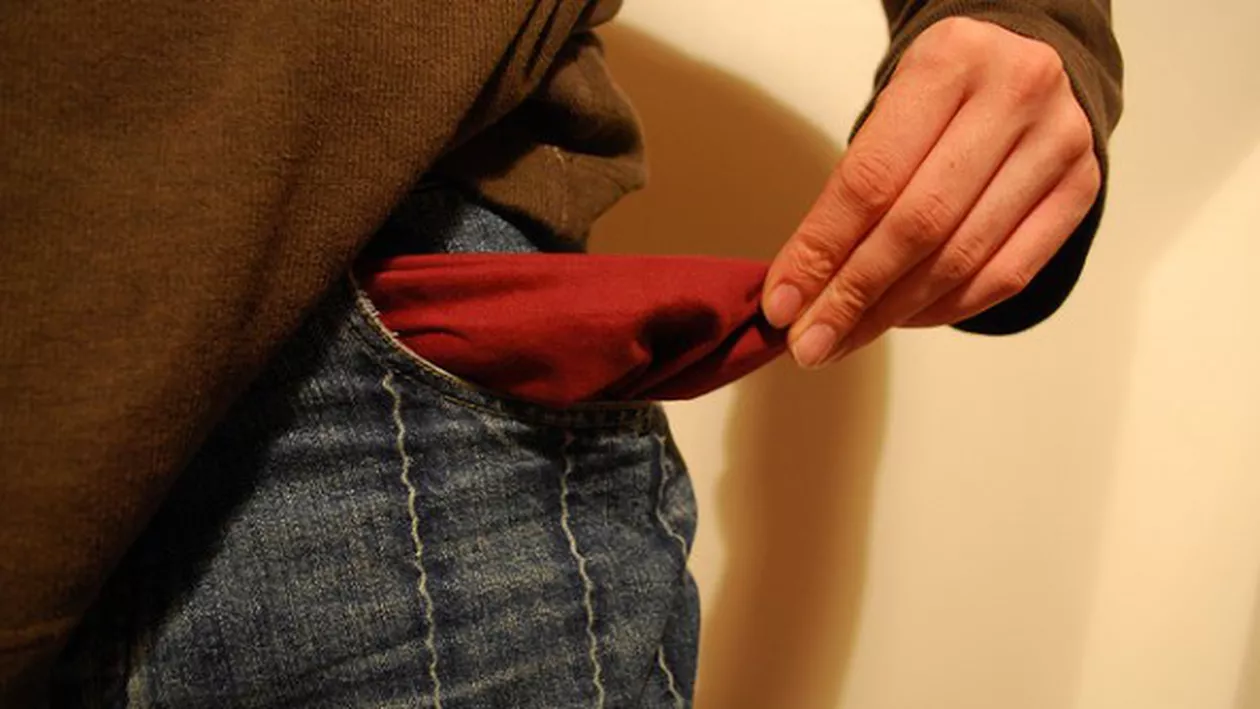 Guvernul ia în calcul un buget fără majorări de salarii și pensii pentru 2012