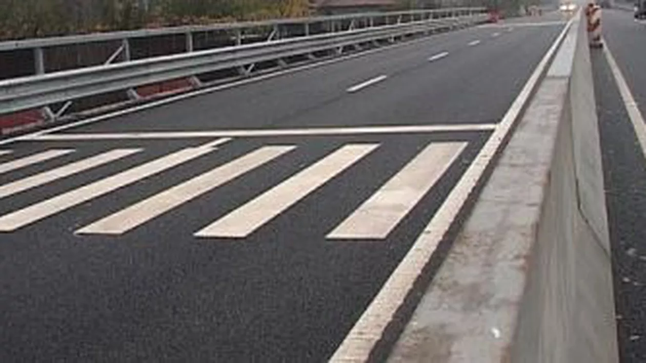 Mehedinți: Tânără de 25 de ani, în stare gravă după ce a fost lovită de o mașină pe trecerea de pietoni