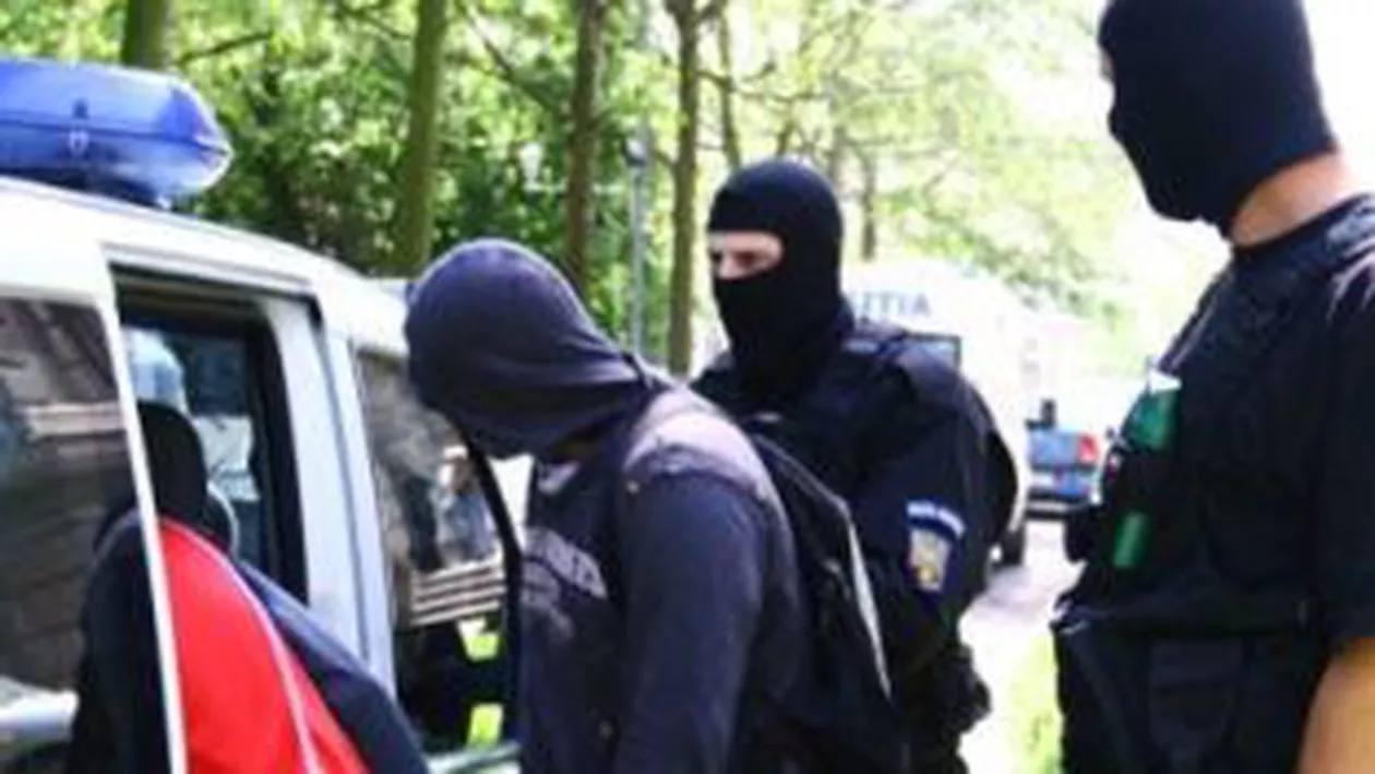 București: Doi membri ai grupării Giulești, prinși după ce au fost dați în urmărire generală