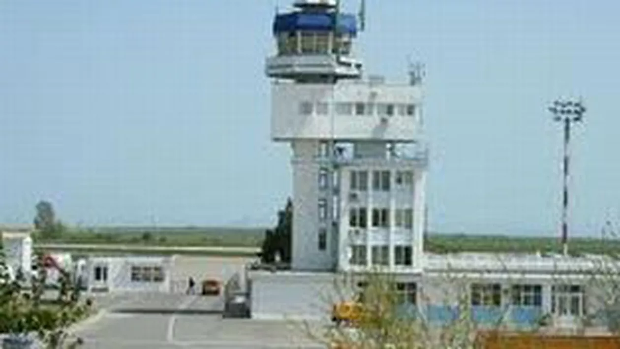 Constanța: Aterizare de urgență a unui avion de mici dimensiuni din cauza hubloului fisurat