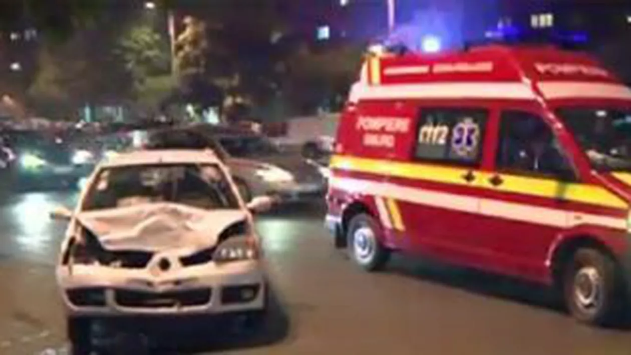 Ghinion de Halloween: Au intrat cu mașina într-un autoturism parcat pe marginea şoselei Ştefan cel Mare