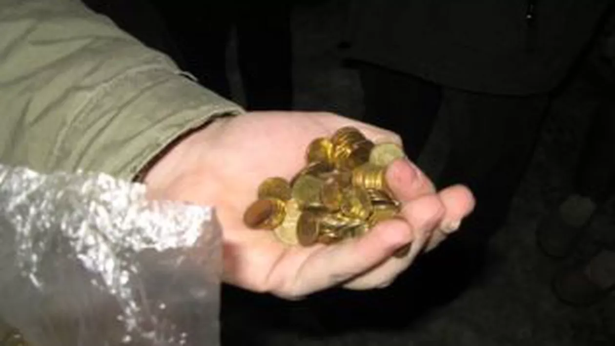 Un bărbat din Baia Mare a plătit o amendă de 140 de lei cu monede (VIDEO)