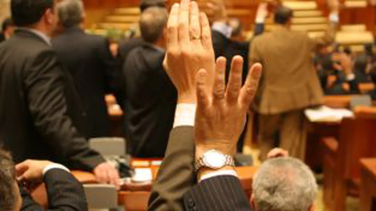 Proiectul de lege privind posibilitatea ofițerilor SRI de a efectua cercetări penale, adoptat tacit de Camera Deputaților