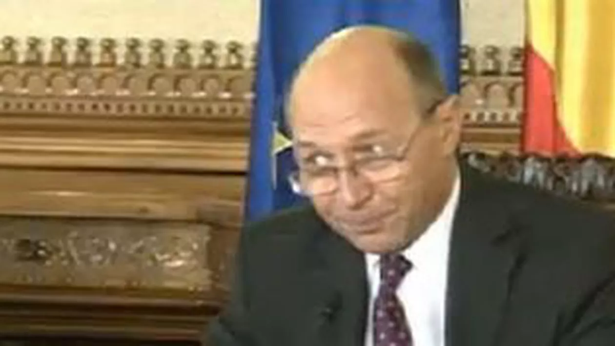 Traian Băsescu împlinește 60 de ani. Vezi cum și-a serbat ziua de naștere de-a lungul anilor (VIDEO)