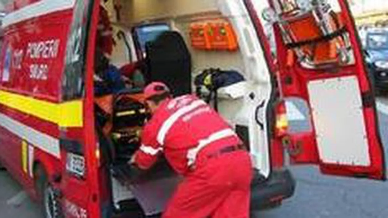 Grav accident la Mureș: Un mort și cinci răniți după ce două mașini s-au ciocnit pe DN 13A