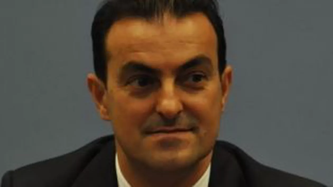 Percheziții acasă la primarul din Cluj-Napoca, Sorin Apostu, și la cabinetul de avocatură al soției sale. Edilul, audiat la DNA