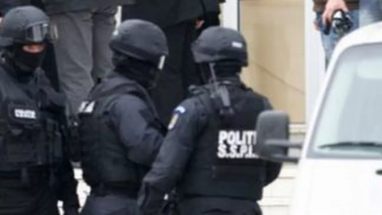 Percheziții în Călărași: Polițiștii au descins la domiciliile a cinci persoane suspectate de tâlhărie
